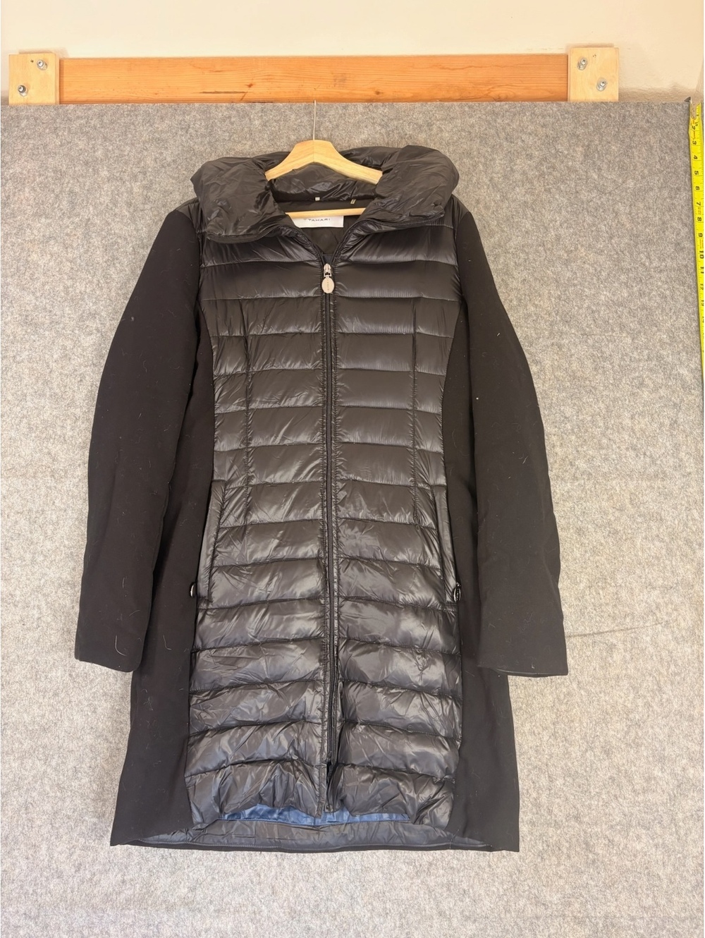 Tahari black puffer long coat Size Medium
